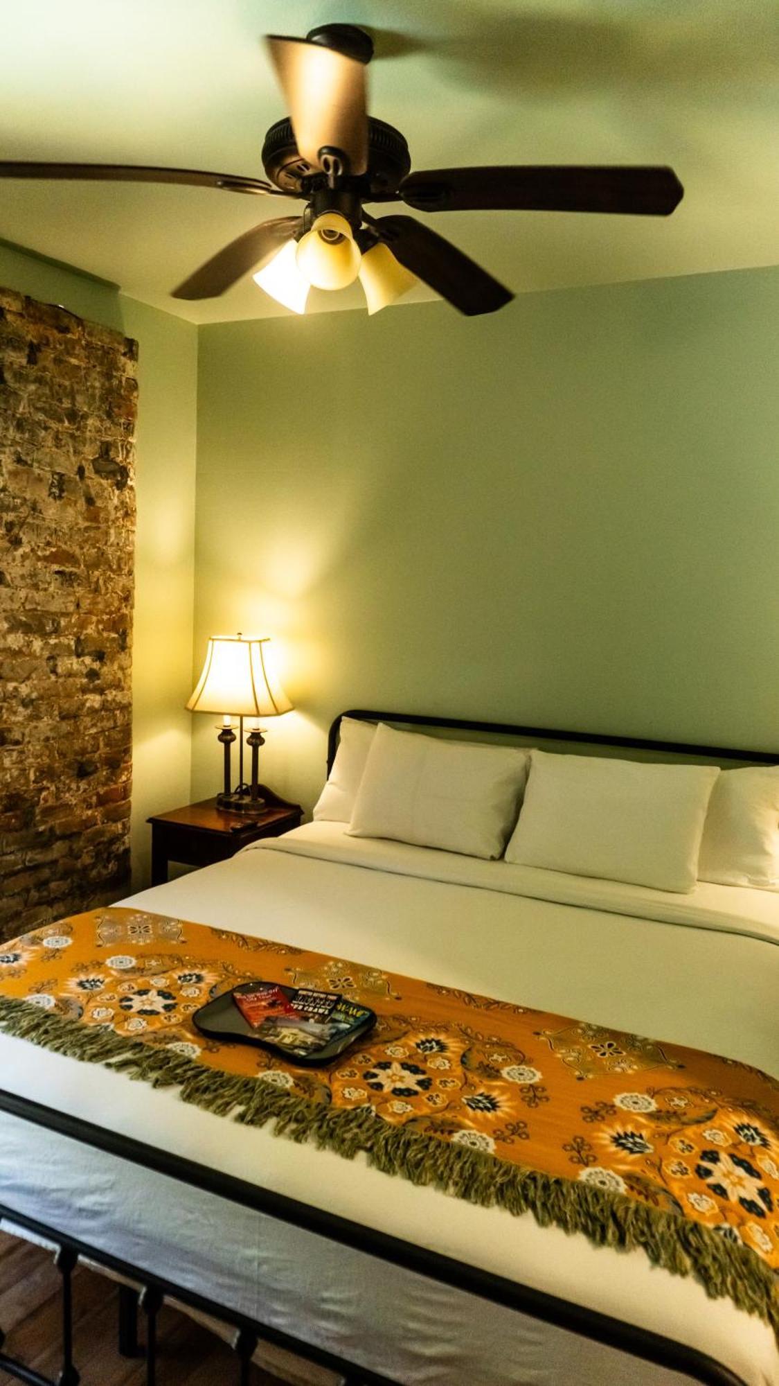 Historic Mardi Gras Inn Новый Орлеан Экстерьер фото