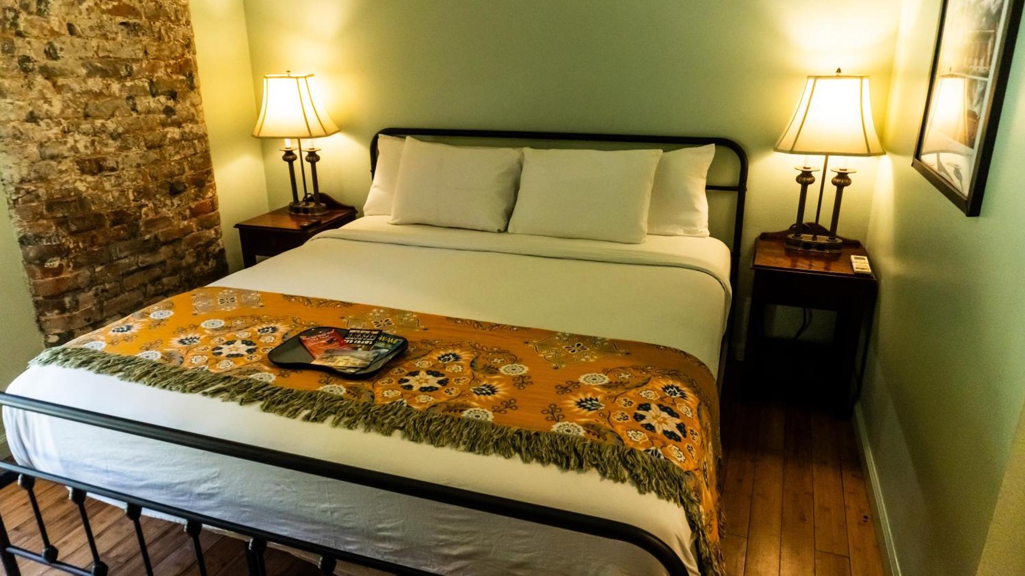 Historic Mardi Gras Inn Новый Орлеан Экстерьер фото
