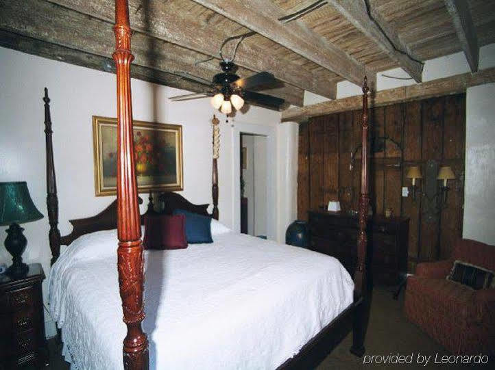 Historic Mardi Gras Inn Новый Орлеан Номер фото